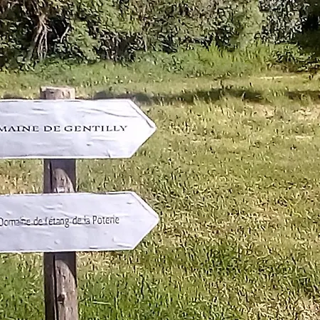 Domaine De Gentilly Bed and Breakfast