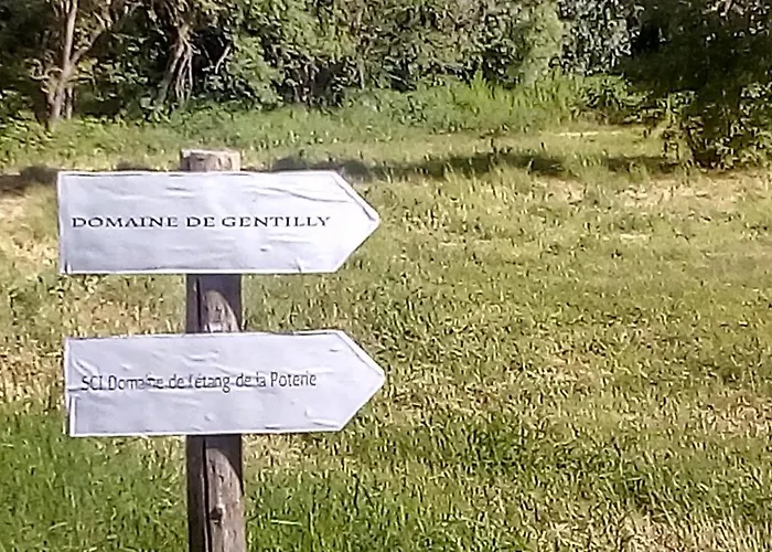 Domaine De Gentilly Bed and breakfast